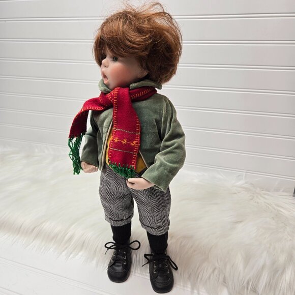 Vintage 2001 "Robin" Caroller 16" Porcelain Doll Dianna Effner Soft Body w Stand - Picture 8 of 9